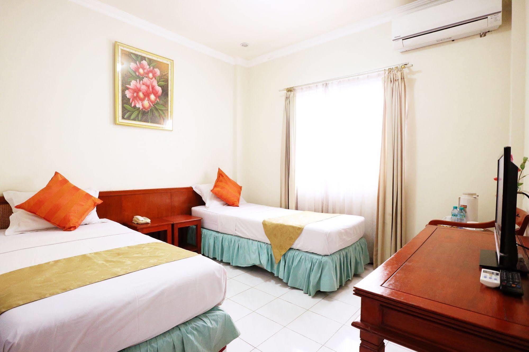 Hotel Pasah Asi Surabaya Exterior photo